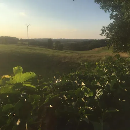 Aux Pieds Des Vaches Charneux