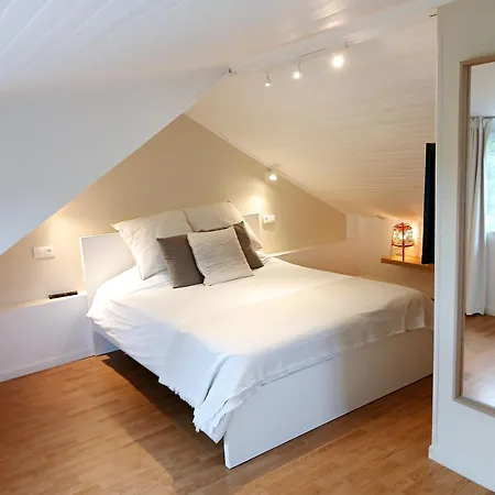 Aux Pieds Des Vaches Charneux